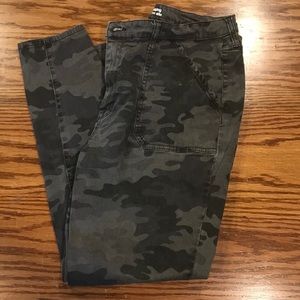 Mossimo camo jeggings size 18